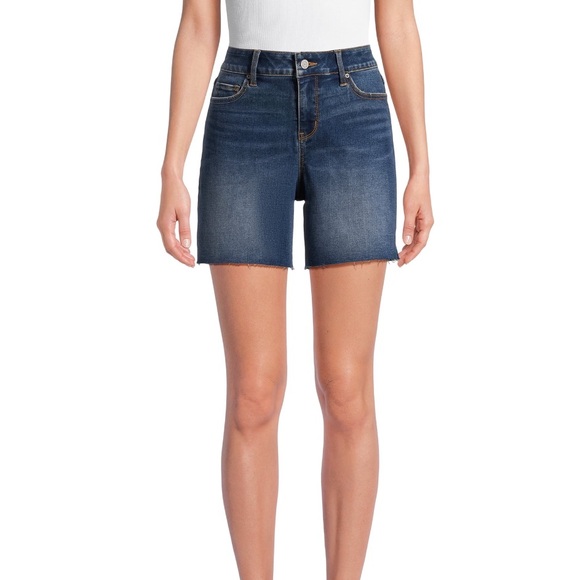Time and Tru Women's Mid-Rise 6” Raw Hem Denim Shorts NWT - Picture 2 of 2